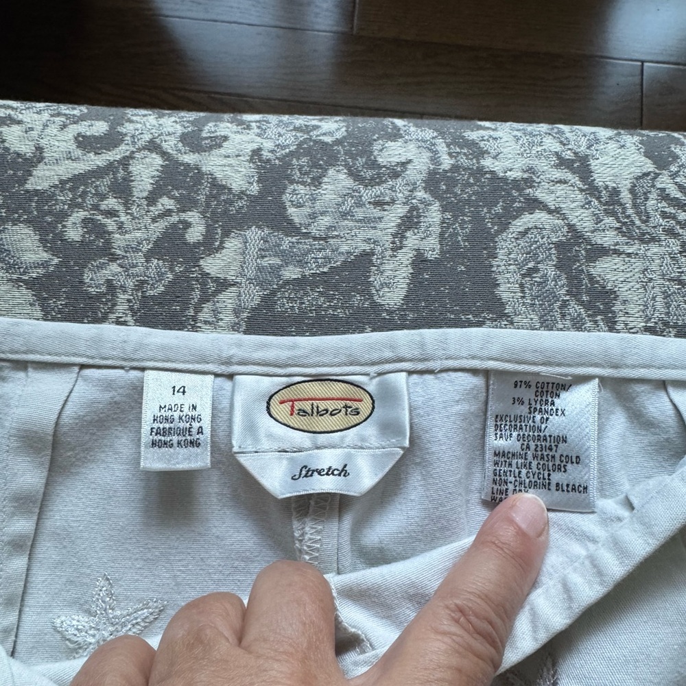Talbot’s Tan Embroidered Cropped Pants - Picture 5 of 7